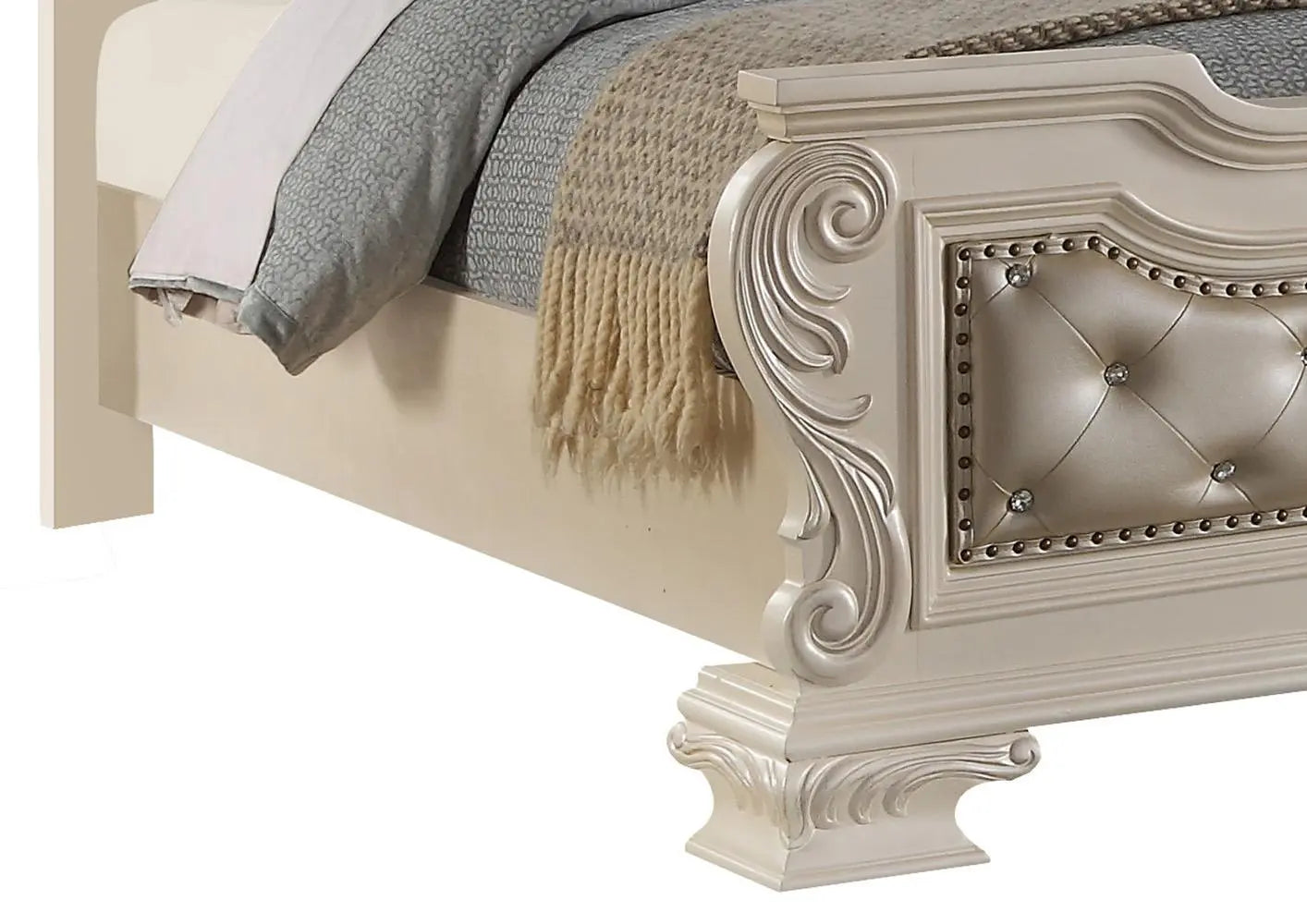 Victoria Traditional Style King Bed in Off-White finish Wood - Home Elegance USA