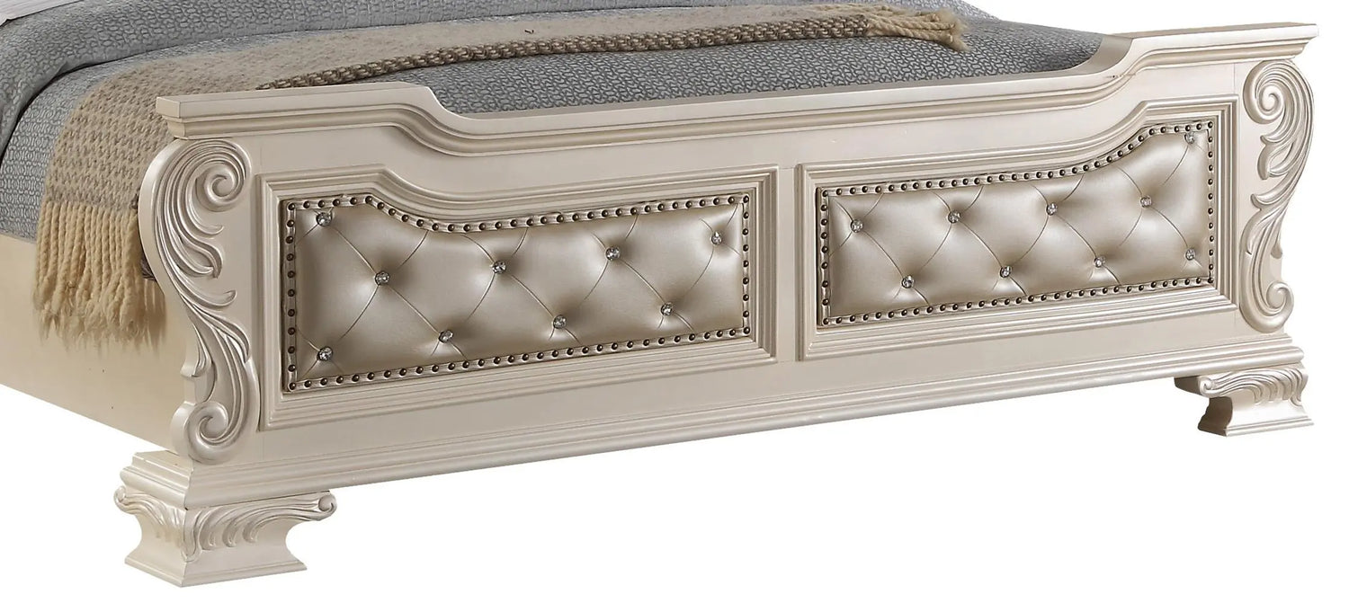 Victoria Traditional Style King Bed in Off-White finish Wood - Home Elegance USA