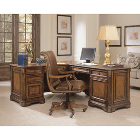 Brookhaven Executive L-Desk Right Return in Cherry Veneer - Hooker Furniture