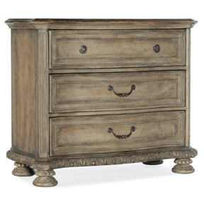 Castella Bachelor’s Chest in Antique Slate - Hooker Furniture