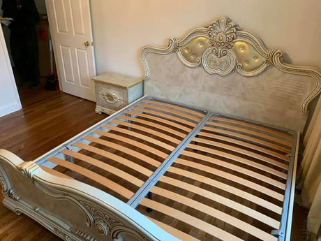 Leonardo Classic Royalty Bedroom Set In High Gloss Ivory W/ Gold Accents Finish | ESF