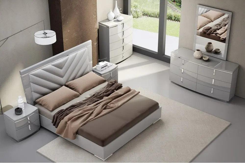 The New York Modern Bedroom Set by J&M Furniture J&M Furniture