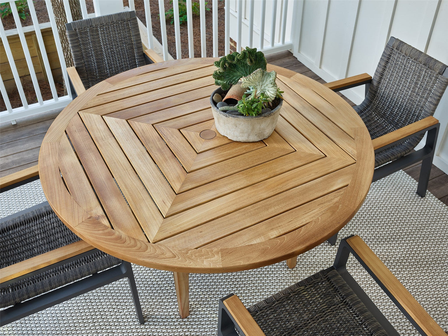 Coastal Living Outdoor Chesapeake Round Dining Table | Universal