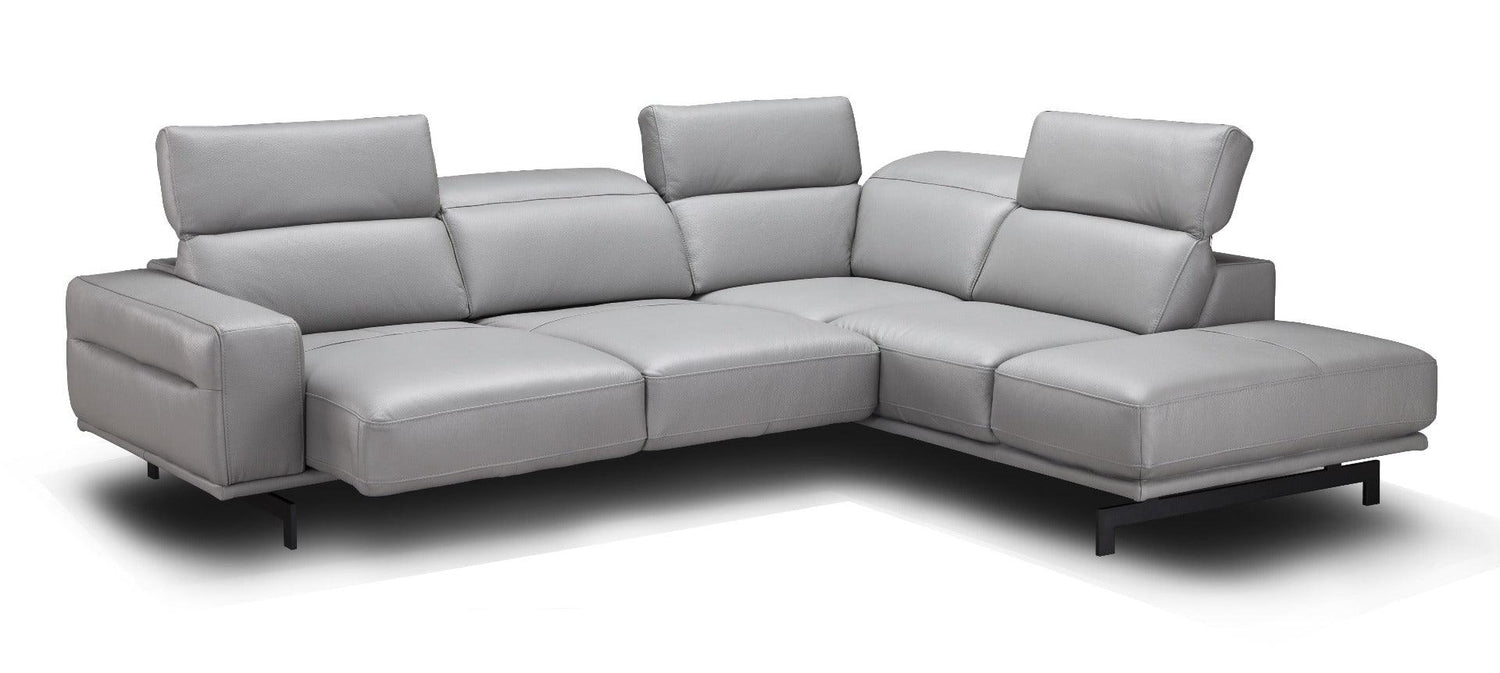 Davenport Light Grey Sectional In Right Facing - 17981 - Rhfc | J&M | Home Elegance USA
