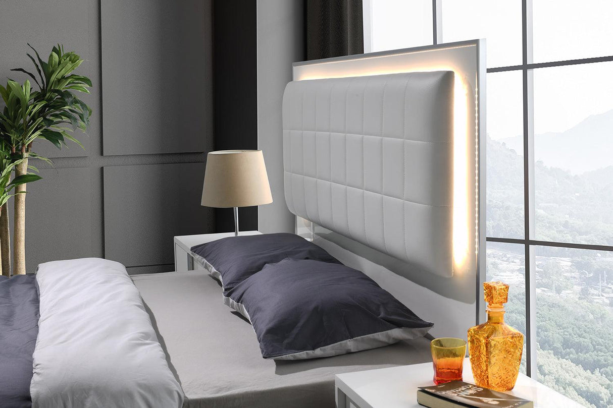 J&M Furniture - Giulia King Bed In Matte White - 101K