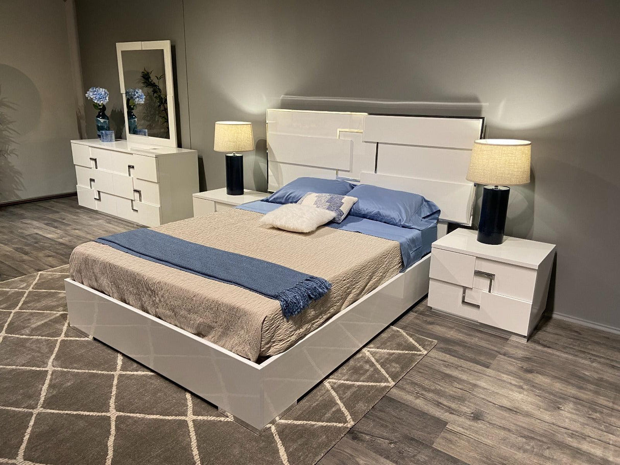 J&M Furniture - Infinity Eastern King  Bed In White Glossy - 17441Ek