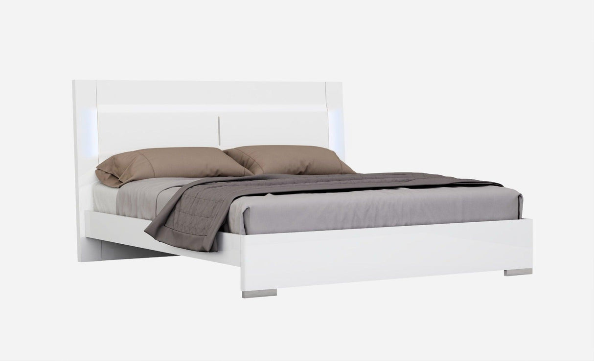 J&M Furniture - Oslo King Bed In White - 17485-K