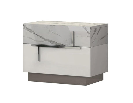 Sunset 3 Piece Queen Bedroom Set In Glossy White Lacquer - 17646Q-3Set | J&M