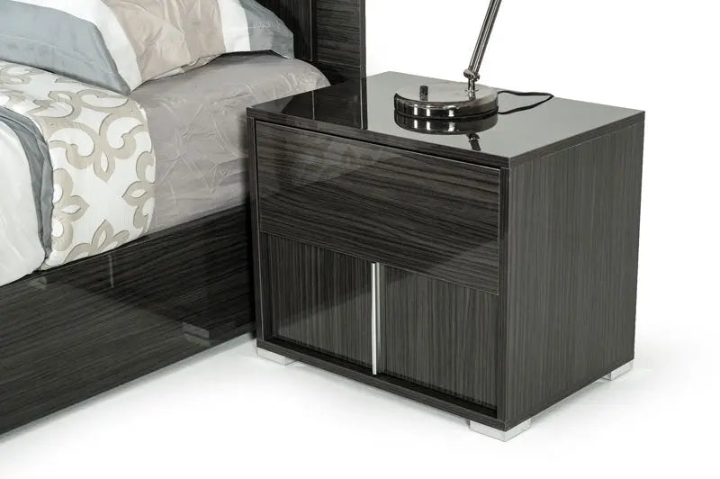 Vig Furniture - Modrest Ari Italian Modern Grey Nightstand - Vgacari-Ns